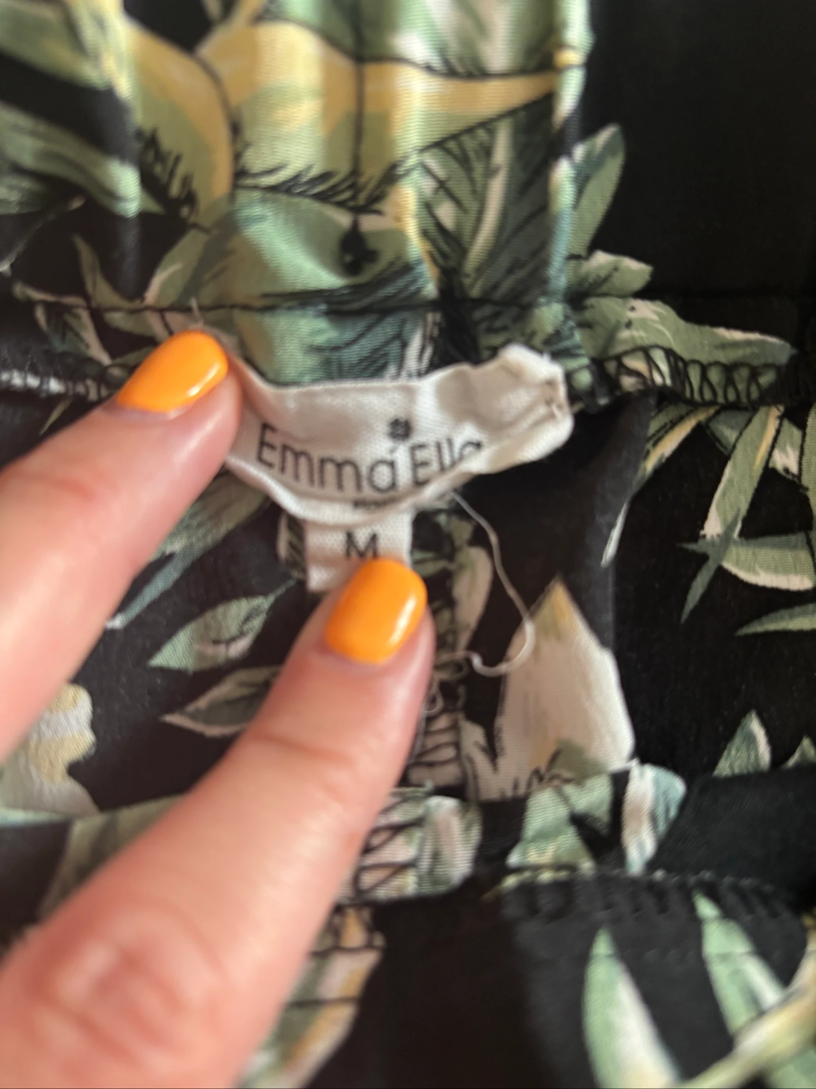 Short floral verde, preto e bege no tamanho M em muito bom estado – photo 3